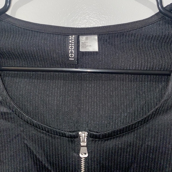 H&M black body suit with half zip front. Size XS - Picture 2 of 3
